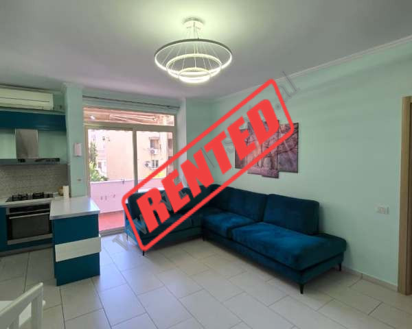 Apartament 2+1 me qira ne rrugen Petro Nini Luarasi tek Ish Tregu Elektrik ne Tirane.
Pozicionohet 
